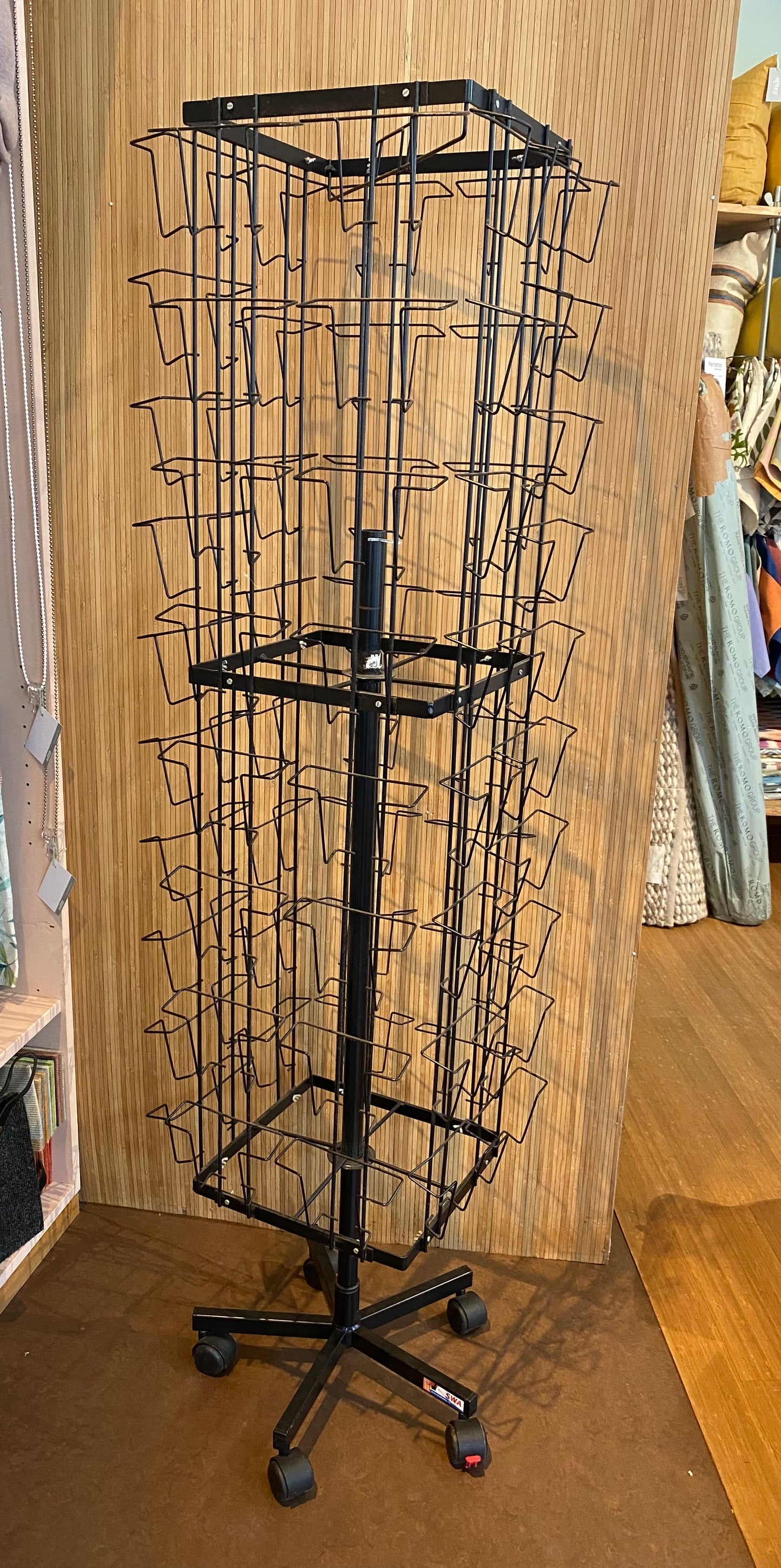 Showroommodel draaibare kaartmolen zwart 68 vakjes (12x17cm.)