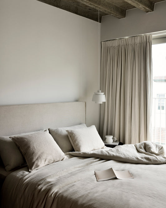 Ethnicraft bedombouw Revive gestoffeerd