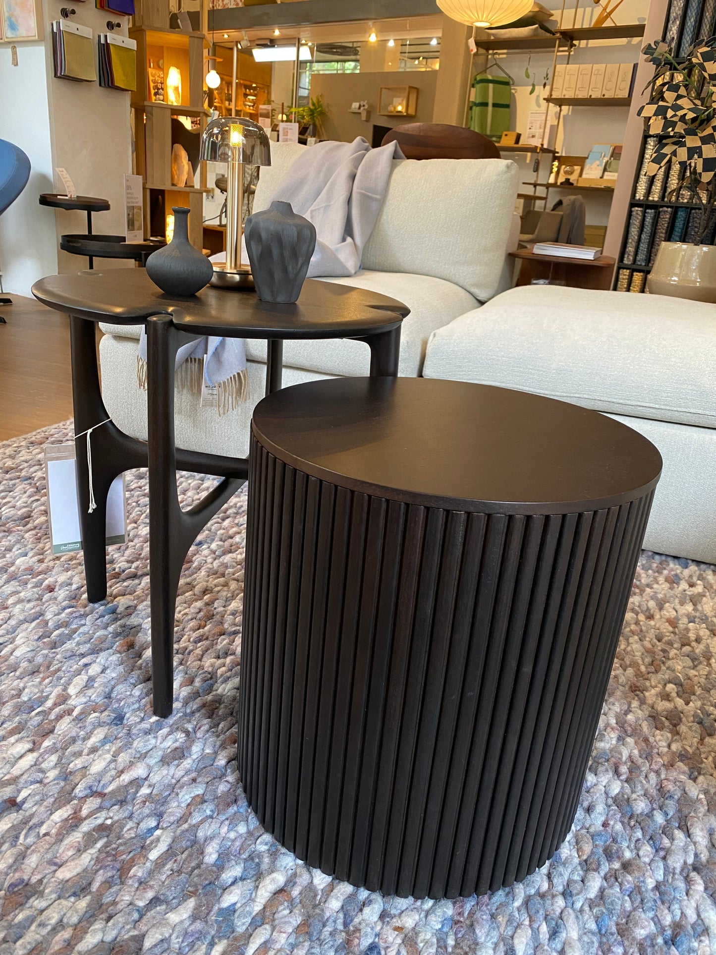 Showroommodel Ethnicraft bijzettafel Roller Max mahonie Ø40
