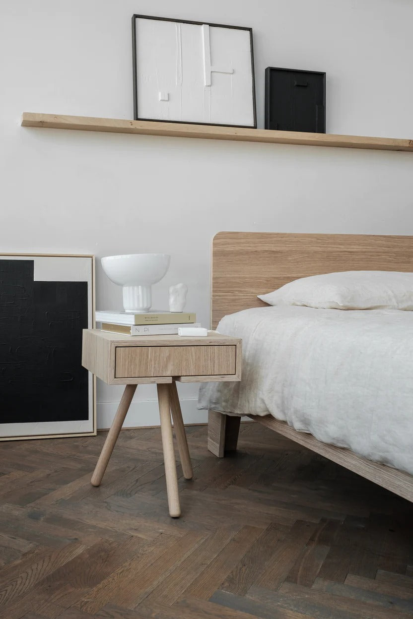 Loof bedside table Tripod
