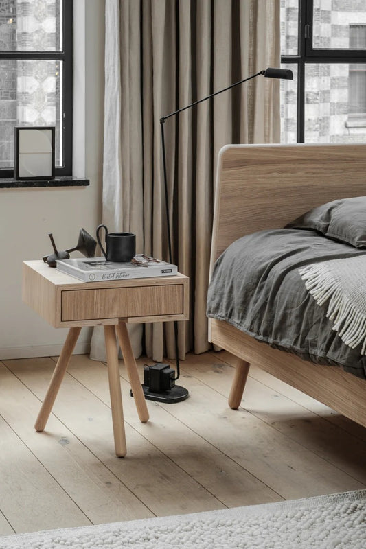 Loof bedside table Tripod
