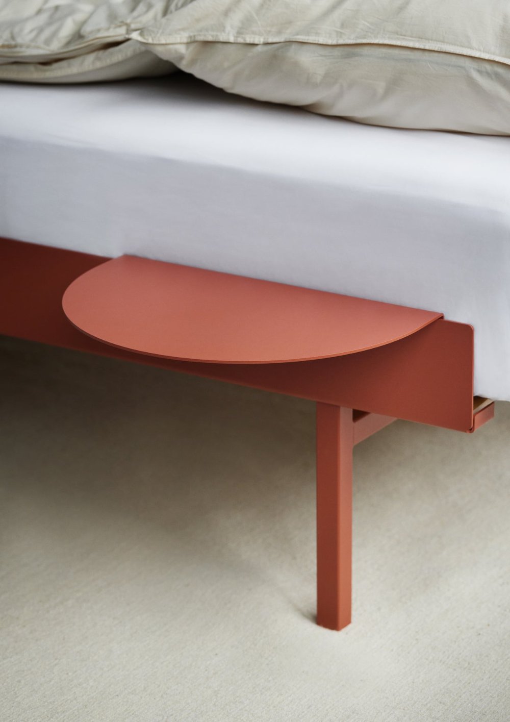 MOEBE verstelbaar bed hoog Terracotta