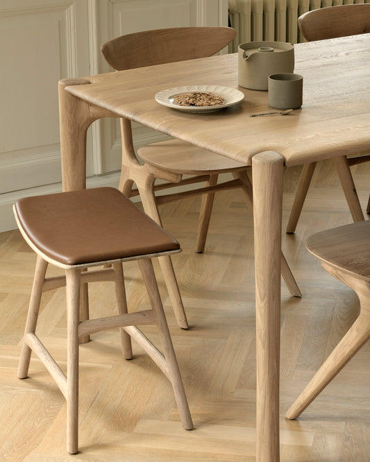 ethnicraft 51325 osso eettafel kruk eiken-cognac leren zitting pi eettafel interieurfoto