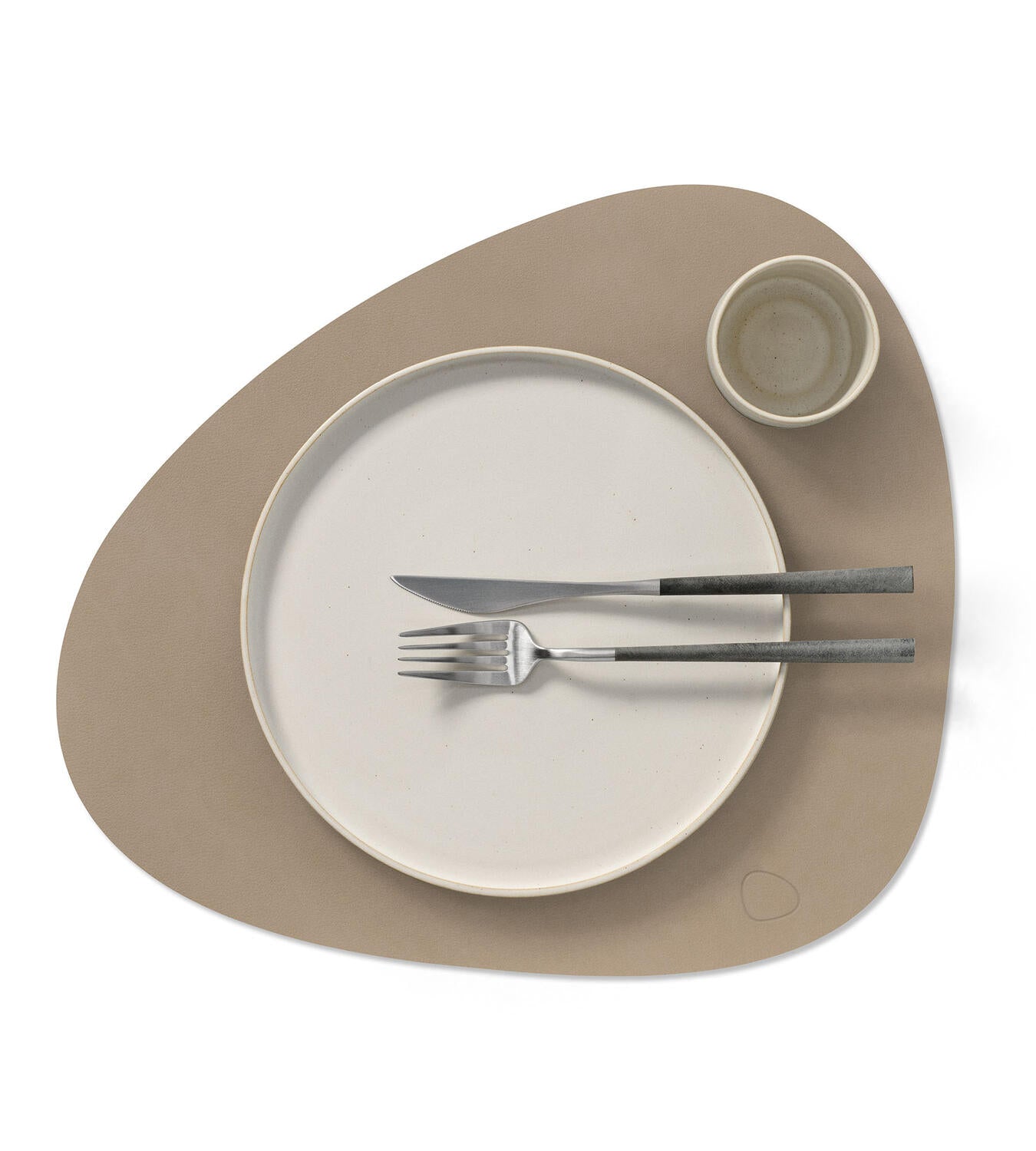 lind dna placemat van gerecyled leer nupo kleur clay brown met servies
