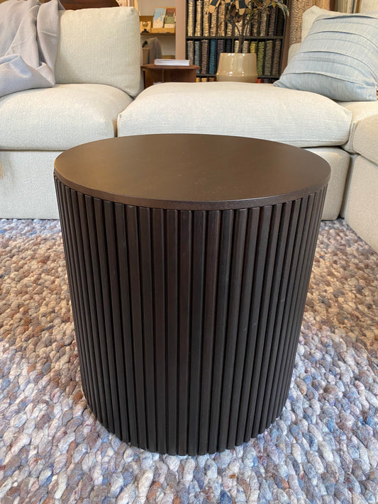 Showroommodel Ethnicraft bijzettafel Roller Max mahonie Ø40