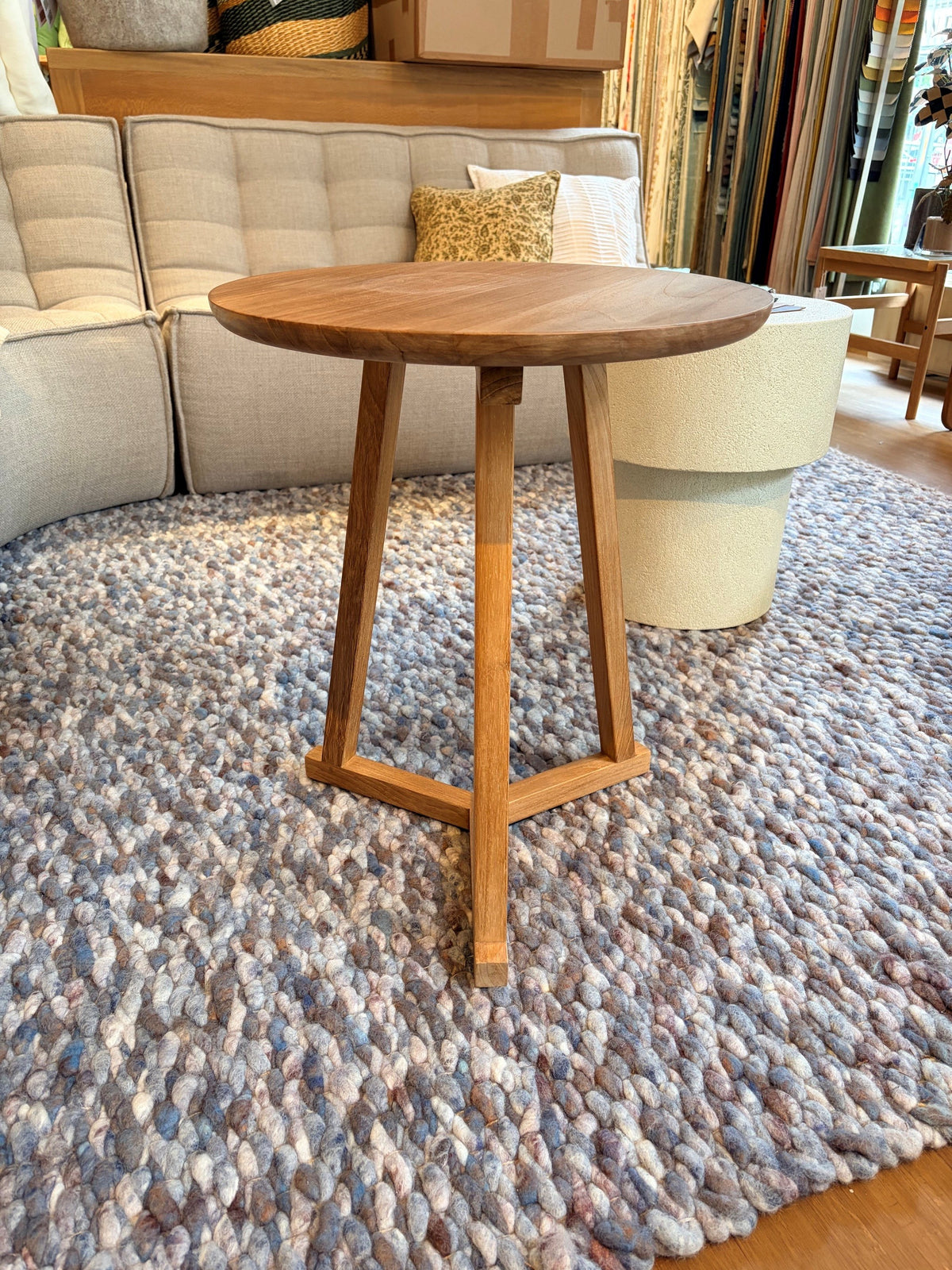 Showroommodel Ethnicraft bijzettafel Tripod teak