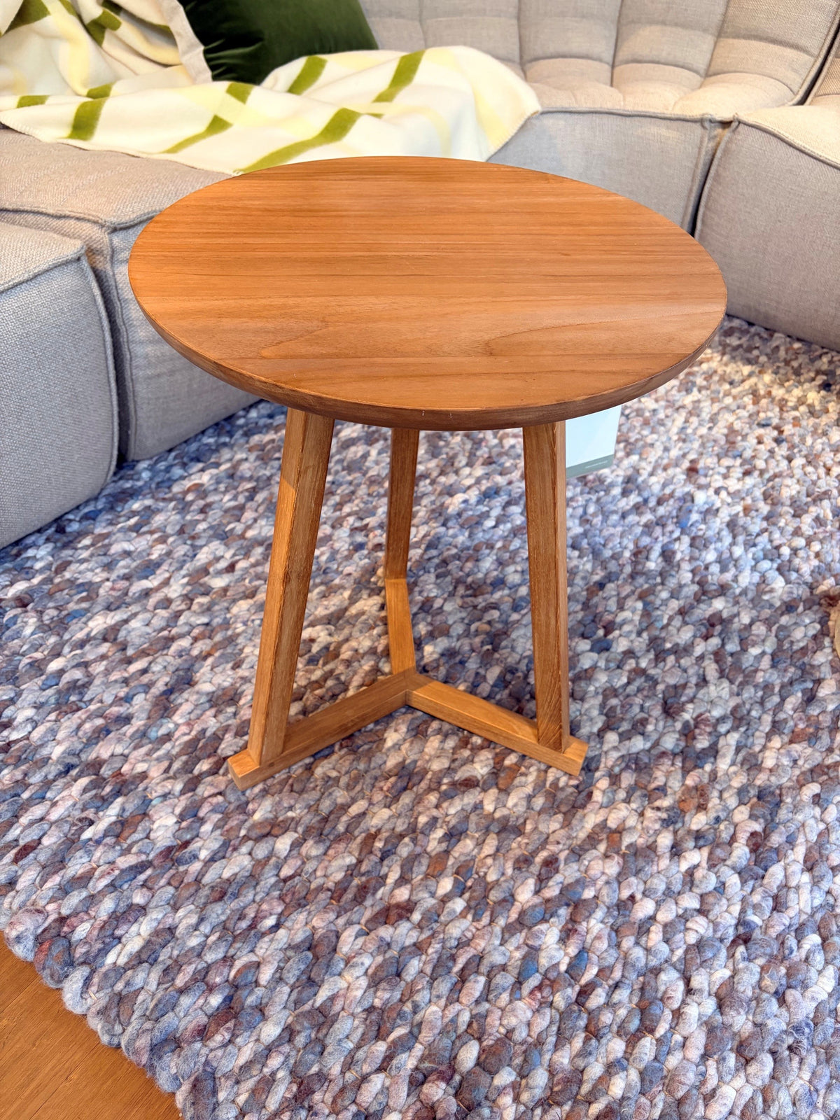 Showroommodel Ethnicraft bijzettafel Tripod teak