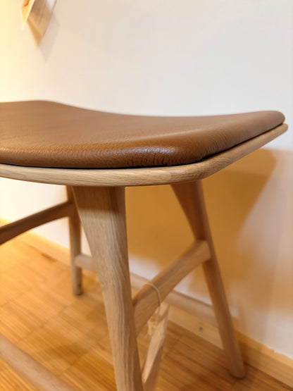 Showroommodel Ethnicraft eettafel kruk Osso eiken