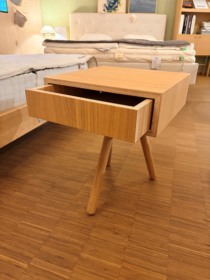 Loof bedside table Tripod