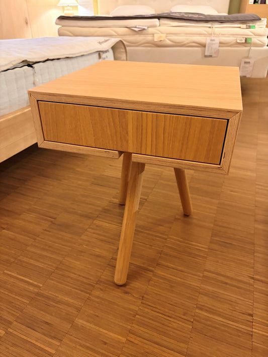 Showroommodel Loof nachtkastje Tripod