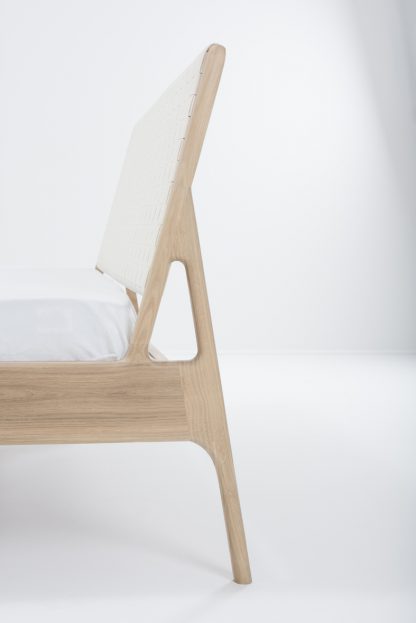 st-fawn-bed-deep-frame-140x200-oak-white-1015-cotton-webbing-white-11-gazzda